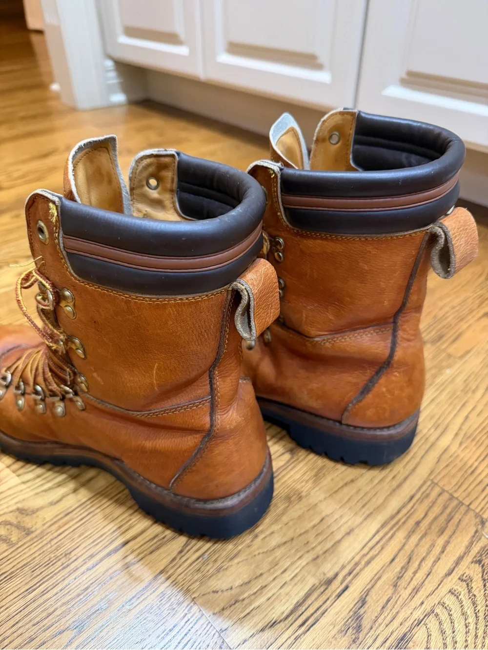 Vintage Sheboygan 7611 Hiking Work Boots Men's 9.5 Made in USA Vibram Sole